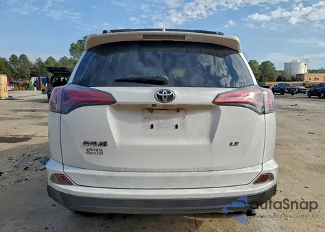 2017 Toyota Rav4 Le z USA, uszkodzony, nr VIN JTMZFREV1HD093484